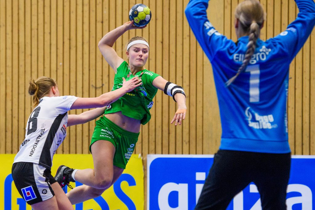181220 Skurus Cornelia Dahlström under handbollsmatchen i SHE mellan Skuru och VästeråsIrsta den 20 december 2018 i Stockholm.
Foto: Simon Hastegård / Bildbyrån / Cop 118