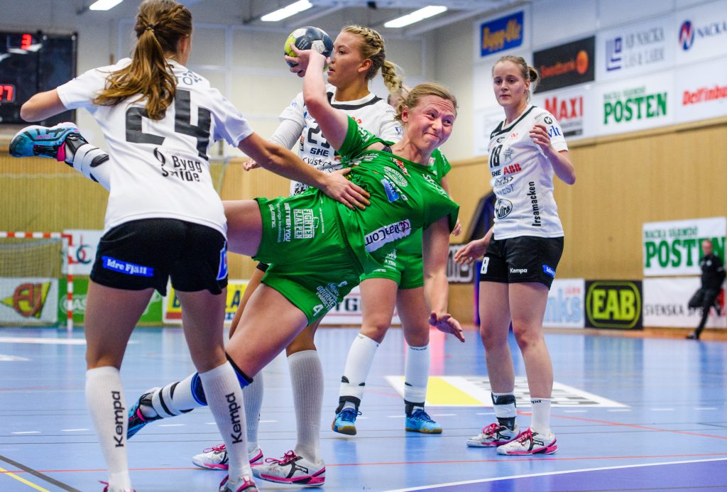 181220 Skurus Alexandra Bjärrenholt under handbollsmatchen i SHE mellan Skuru och VästeråsIrsta den 20 december 2018 i Stockholm.
Foto: Simon Hastegård / Bildbyrån / Cop 118