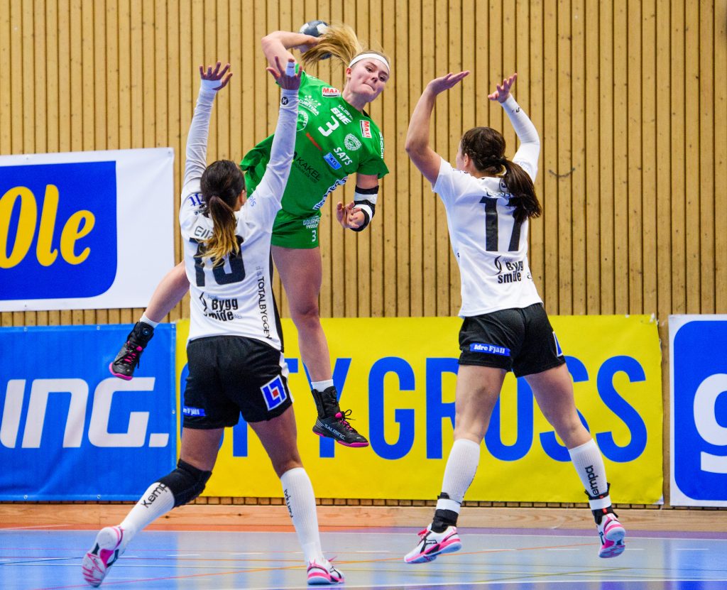 181220 Skurus Cornelia Dahlström  under handbollsmatchen i SHE mellan Skuru och VästeråsIrsta den 20 december 2018 i Stockholm.
Foto: Simon Hastegård / Bildbyrån / Cop 118