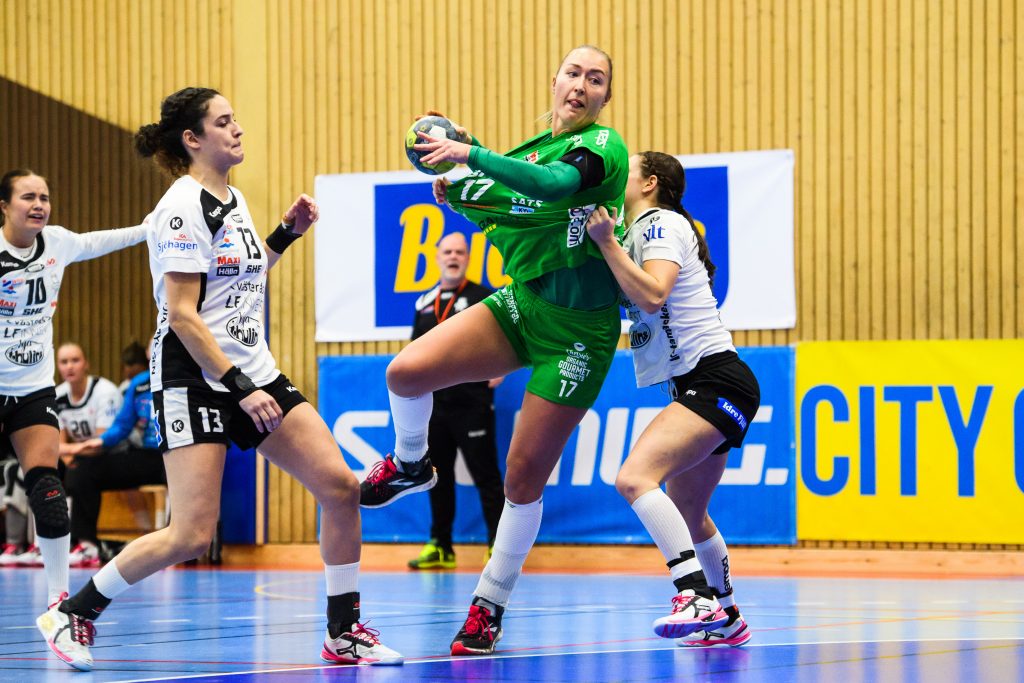 181220 Skurus Jenny Södrén under handbollsmatchen i SHE mellan Skuru och VästeråsIrsta den 20 december 2018 i Stockholm.
Foto: Simon Hastegård / Bildbyrån / Cop 118