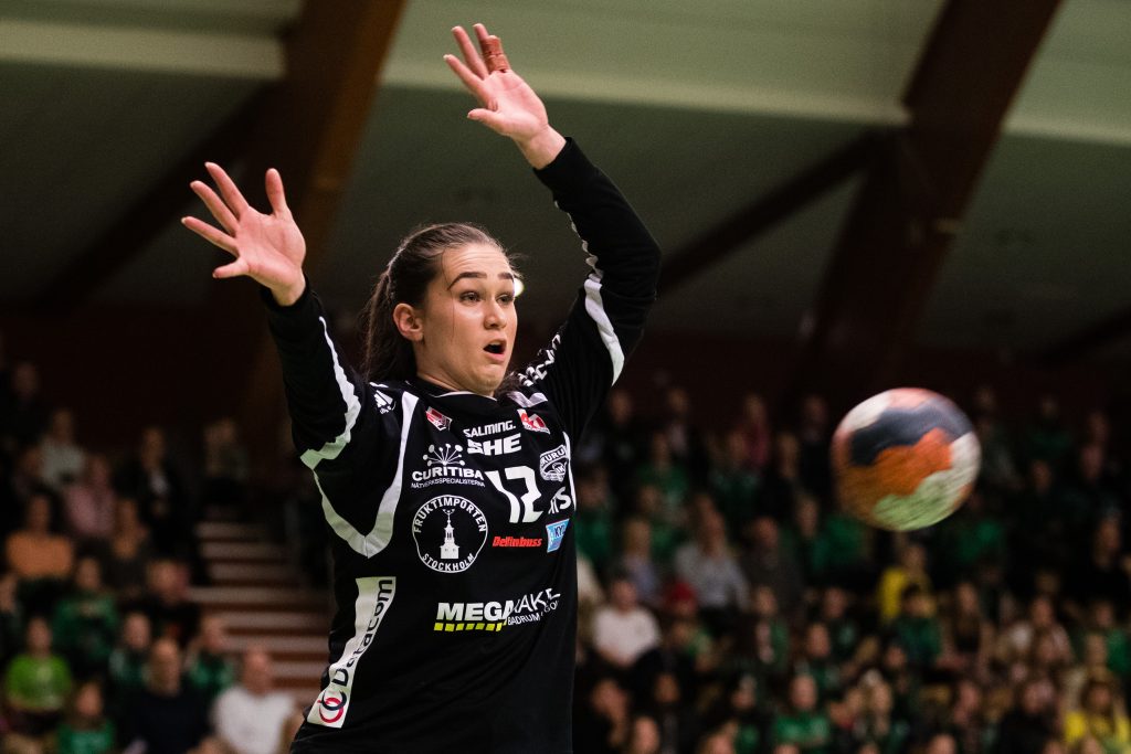 190306 Skurus målvakt Evelina Eriksson under handbollsmatchen i SHE mellan Skuru och Sävehof den 6 mars 2019 i Stockholm. 
Foto: Andreas L Eriksson / Bildbyrån / kod AE / Cop 106