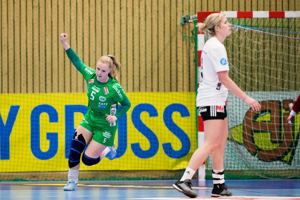 190328 Skurus Mathilda Lundström jublar under kvartsfinal 1 i SHEs slutspel mellan Skuru och Kungälv den 28 mars 2019 i Stockholm. 
Foto: Andreas L Eriksson / Bildbyrån / kod AE / Cop 106