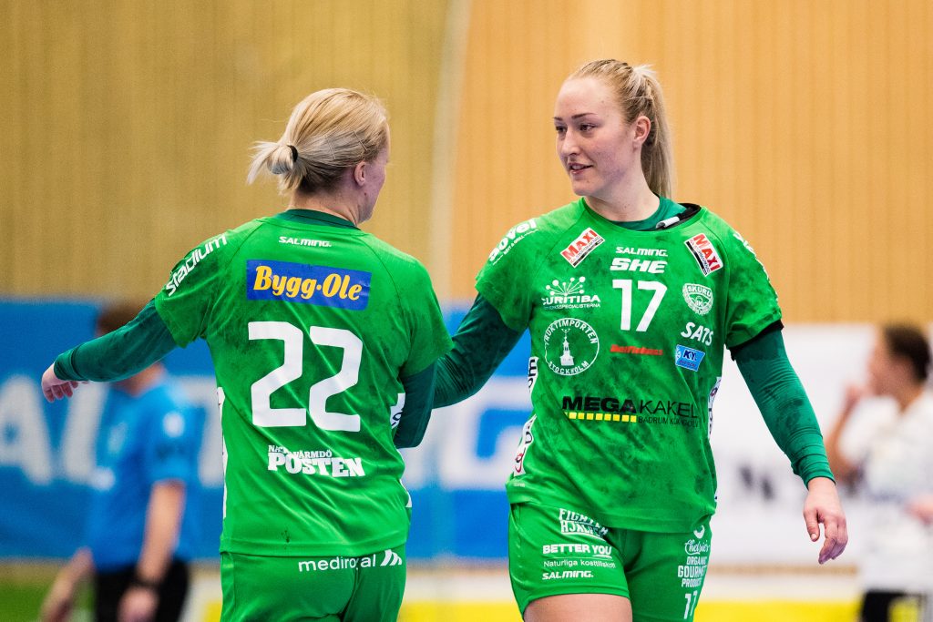 190328 Skurus Hanna Åhlén och Jenny Södrén jublar under kvartsfinal 1 i SHEs slutspel mellan Skuru och Kungälv den 28 mars 2019 i Stockholm. 
Foto: Andreas L Eriksson / Bildbyrån / kod AE / Cop 106