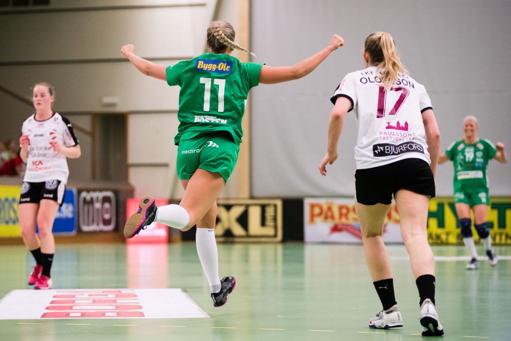 190418 Skurus Frida Rosell jublar under semifinal 1 i SHEs slutspel mellan Skuru och Lugi den 18 april 2019 i Stockholm. 
Foto: Andreas L Eriksson / Bildbyrån / kod AE / Cop 106