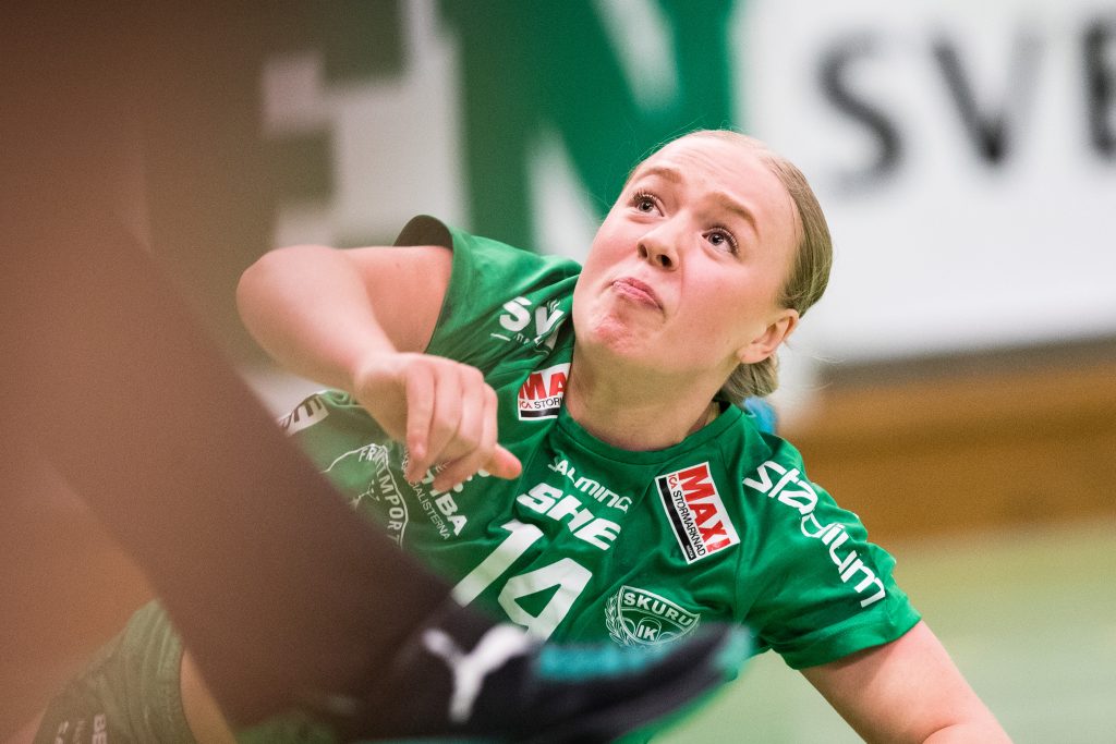 190418 Skurus Vilma Matthijs Holmberg under semifinal 1 i SHEs slutspel mellan Skuru och Lugi den 18 april 2019 i Stockholm. 
Foto: Andreas L Eriksson / Bildbyrån / kod AE / Cop 106