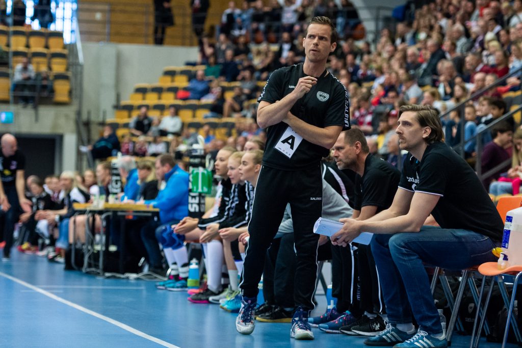 190501 Skurus assisterande tränare Calle Tagesson under semifinal 4 i SHE-slutspelet mellan Lugi och Skuru den 1 maj 2019 i Lund.
Foto: Christoffer Borg Mattisson / BILDBYRÅN / COP 261