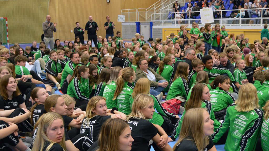 Alla lag på plats för säsongsavslutning i Nacka Bollhall.