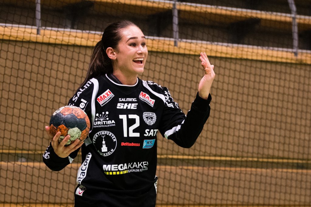 190306 Skurus målvakt Evelina Eriksson jublar under handbollsmatchen i SHE mellan Skuru och Sävehof den 6 mars 2019 i Stockholm. 
Foto: Andreas L Eriksson / Bildbyrån / kod AE / Cop 106