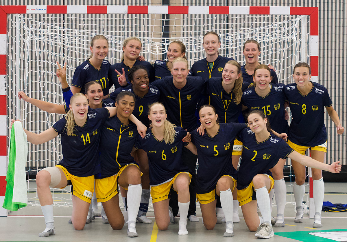 Svenska U19-landslaget efter segern i SOC i juni 2025.