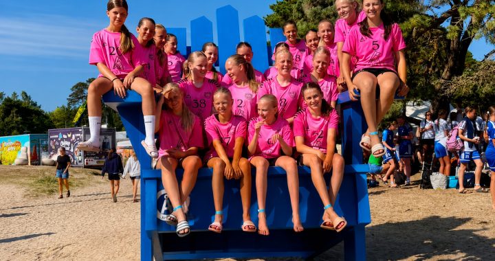 Skuru Handboll i sommar – sand, sol och handbollsglädje i Åhus Beachhandboll Festival